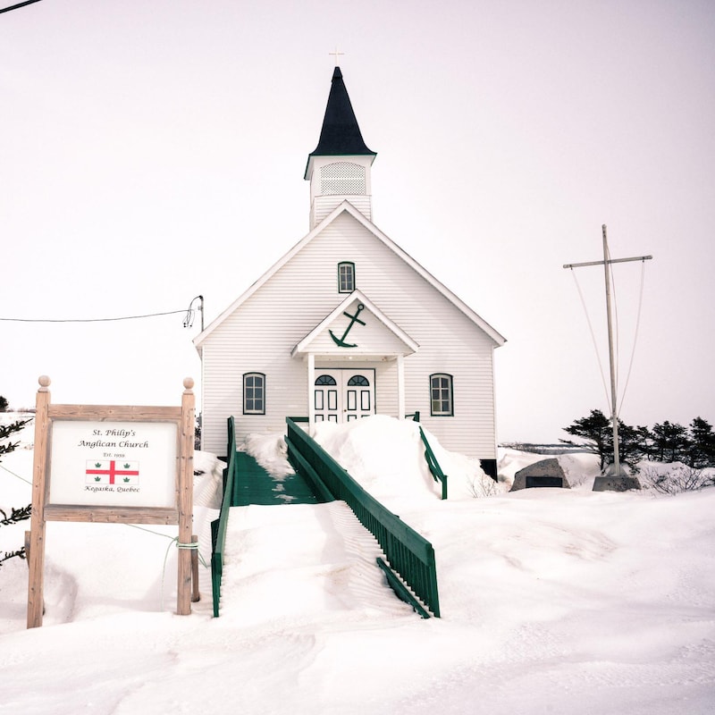L'église St-Philip's à Kegaska en hiver.