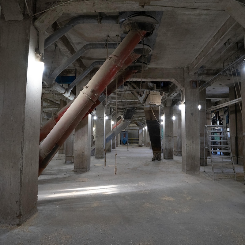 La partie inférieure des silos à grain.