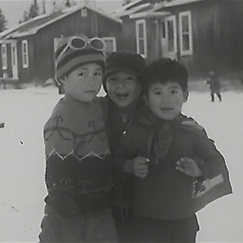 Des enfants de la communauté anichinabée de Lac Simon en Abitibi-Témiscamingue, dans les années 1970.