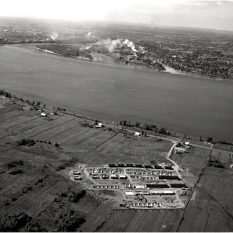 Vue aérienne du plateau Laval en 1972.