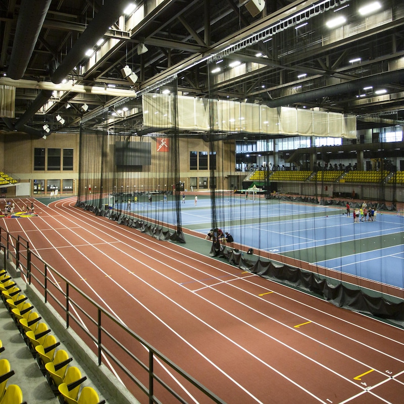La piste d’athlétisme intérieure du Complexe sportif Claude-Robillard.