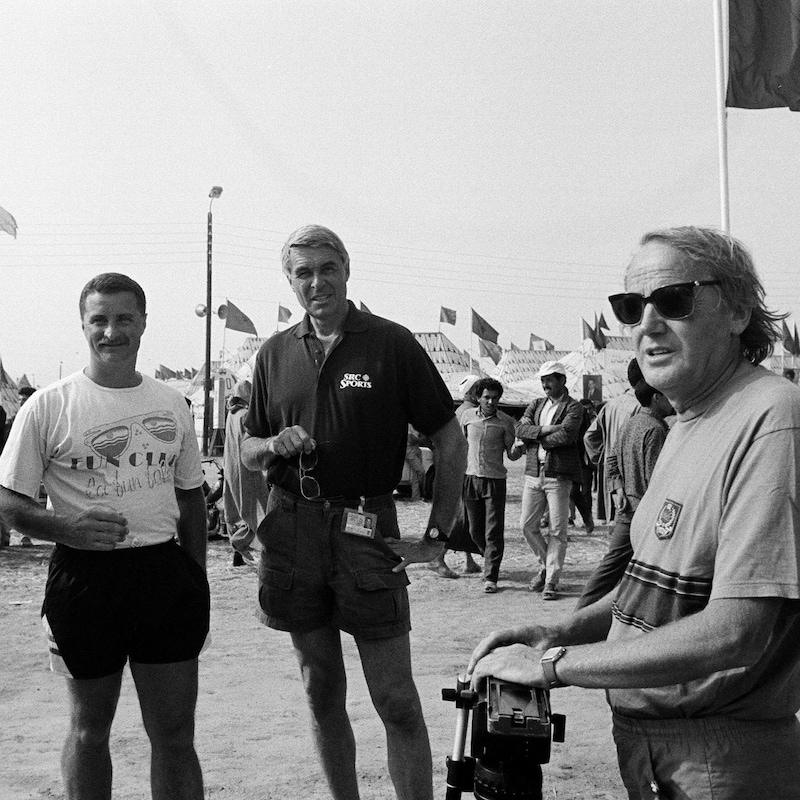 Claude Quenneville, André Latour Yvan Doré et Richard Garneau en tenues d'été sur le site des Jeux au Maroc.