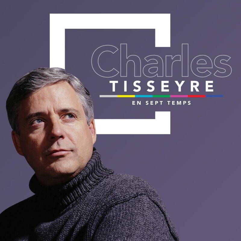 Page couverture du magazine web Charles Tisseyre en 7 temps. Vêtu d,un col roulé gris, Charles regarde vers le haut à sa gauche. 