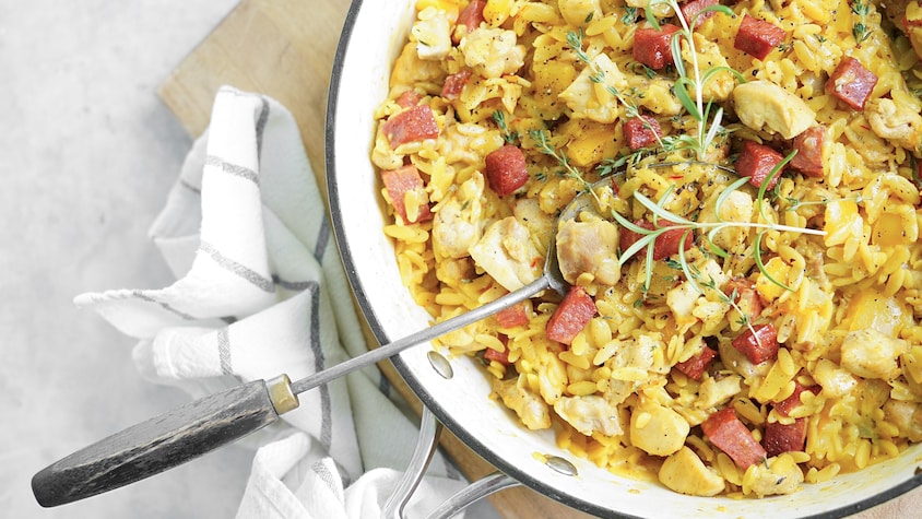 Orzo au chorizo et aux hauts de cuisse de poulet | Mordu