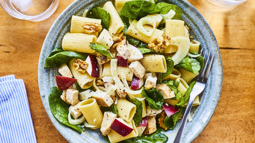 Salade de pâtes au poulet grillé et aux pommes | Savourer x Mordu