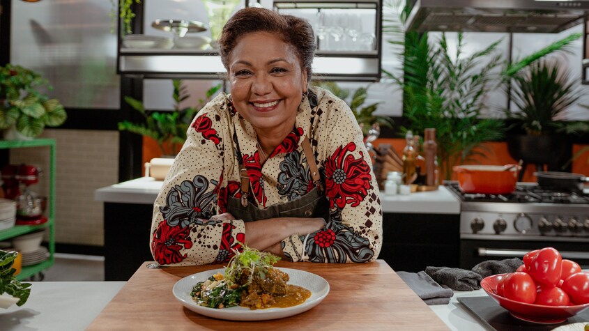 Zone 3 Maria José De Frias pose avec son plat.