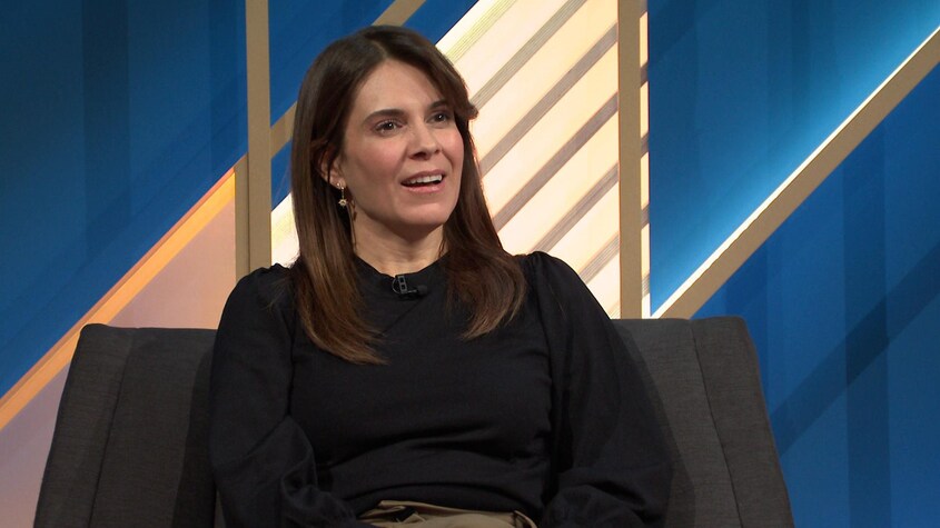 Radio-Canada Julie Perreault sur le plateau de Question de jugement.