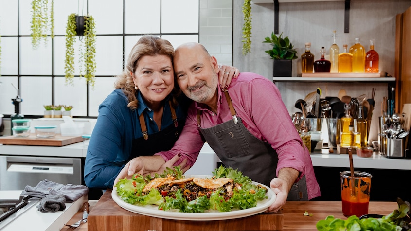 Zone 3 Marina et Marc posent dans la cuisine.