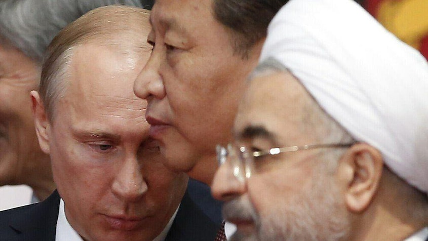 Arte Vladimir Poutine, Xi Jinping et Massoud Pezechkian.