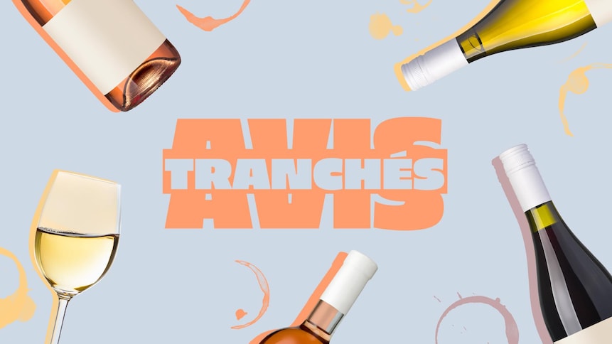 Des bouteilles de vin blanc, rosé et rouge avec un verre de vin blanc accompagné du logo de la websérie avis tranchés.