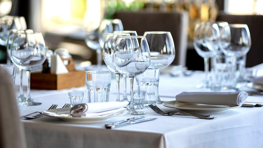 Lot De 5 : Table à Manger + 4 Chaises – Design Simple – D'occasion