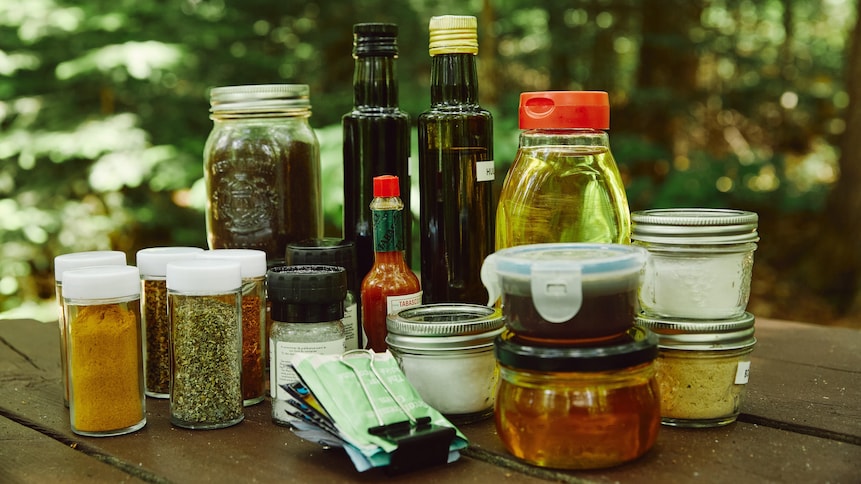 Garde-manger Rempli D'ingrédients Et D'outils De Cuisine Créés