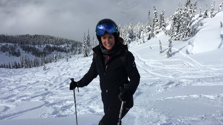 Geneviève O'Gleman qui fait du ski alpin.