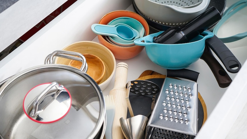 Ustensiles de cuisine : quand faut-il changer pôeles, casseroles et  passoire ? 