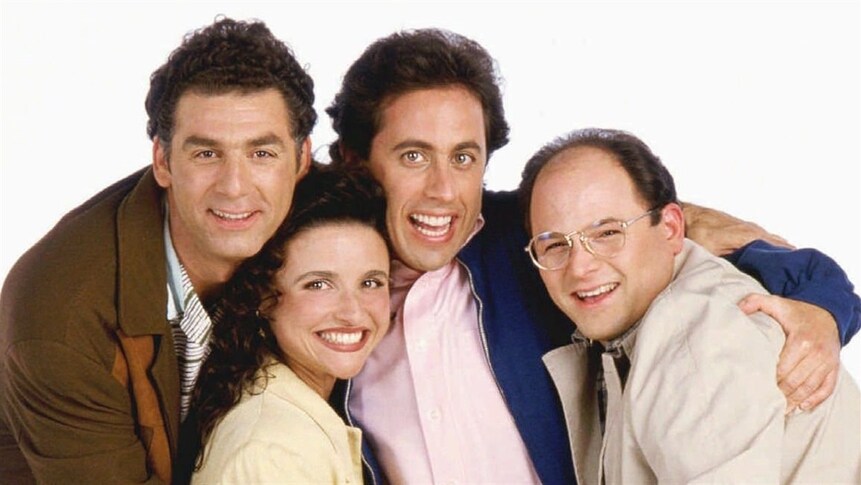 Michael Richards, Julia Louis-Dreyfus, Jerry Seinfeld et Jason Alexander dans la série d'humour Seinfeld, diffusée de 1989 à 1998. 