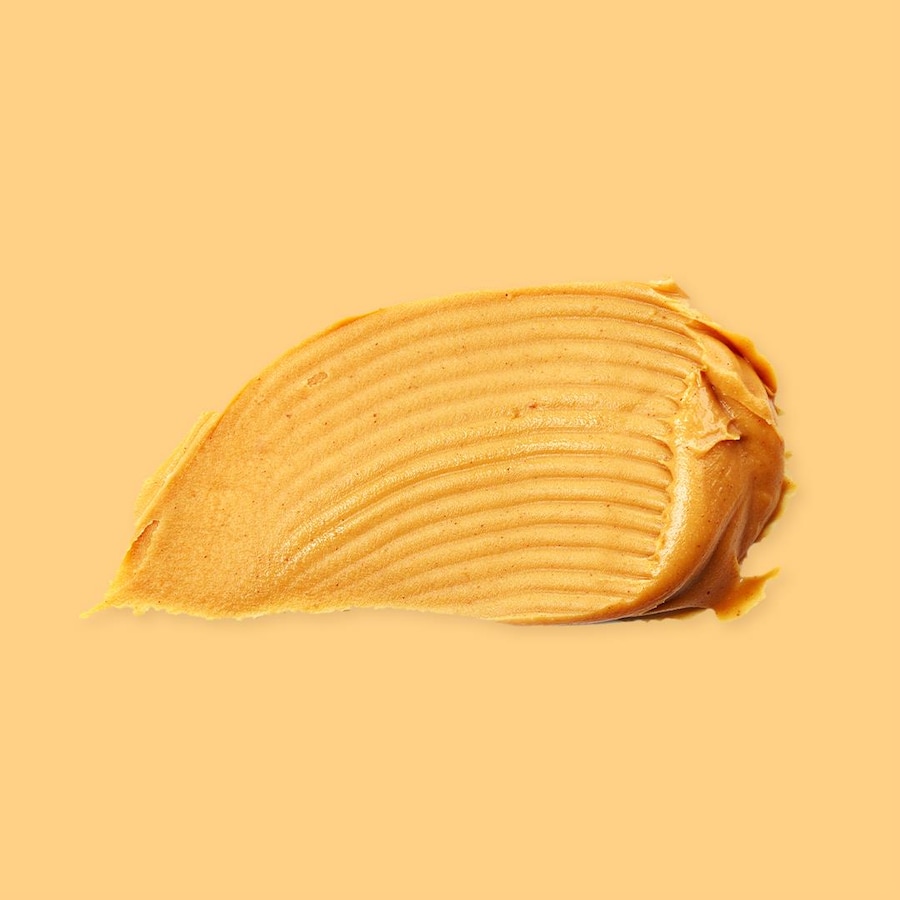 Un peu de beurre d'arachides sur un fond jaune.