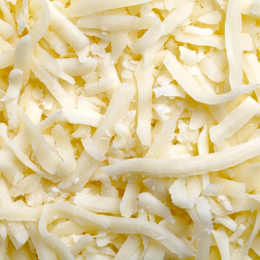 Zoom sur du fromage mozzarella râpé.