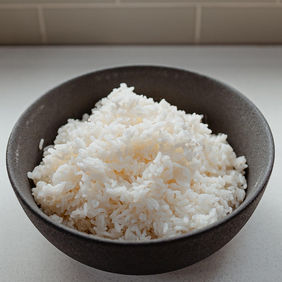Comment préparer le riz à sushi (ou poke) • Recettes Trouvailles Voyages  Camping