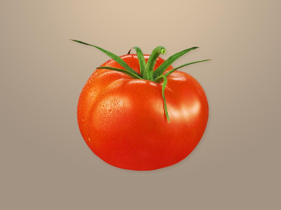 Une tomate entière.