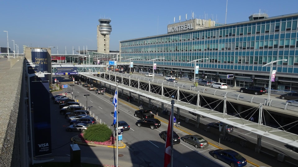 L'aéroport international Pierre-Elliott-Trudeau de Montréal.