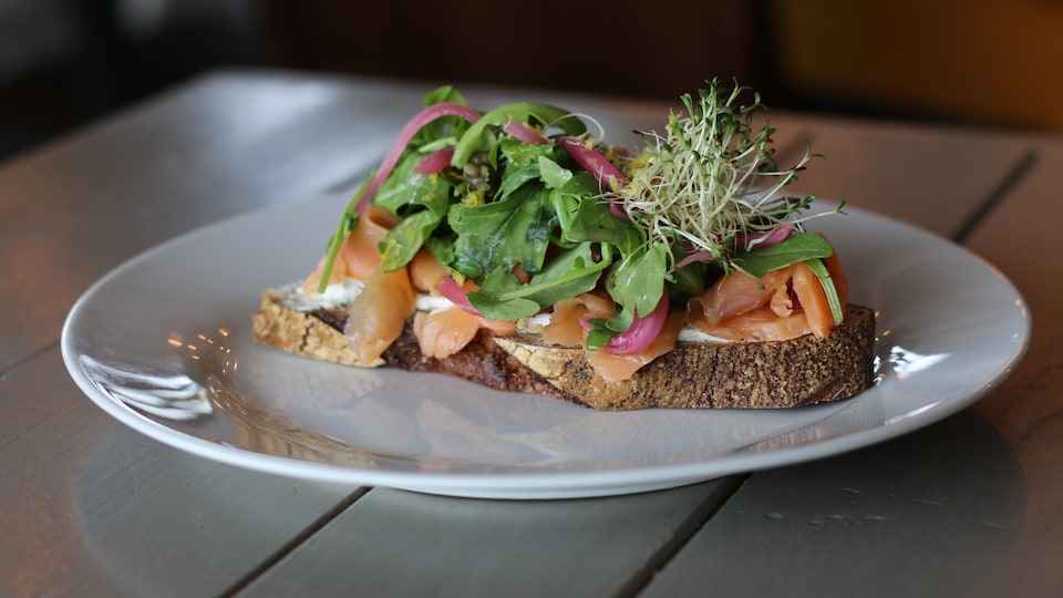 Tartine De Gravlax A La Betterave Rouge Facon O Ravito Ici Radio Canada Ca