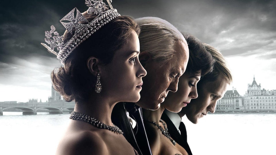 Quatre personnages de la série The Crown photographiés côte à côté et de profil.