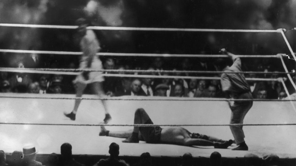 Luis Ángel Firpo fue expulsado por Jack Dempsey