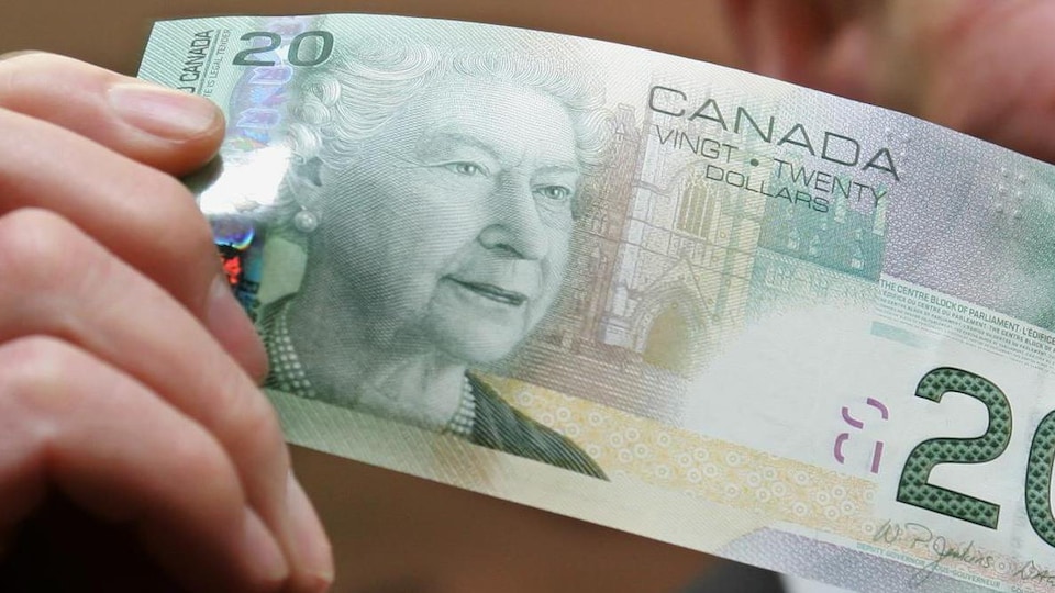 Un billet de 20 $ canadiens.