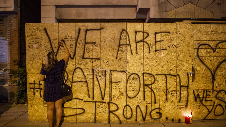Un graffiti sur un mur de l'avenue Danforth.