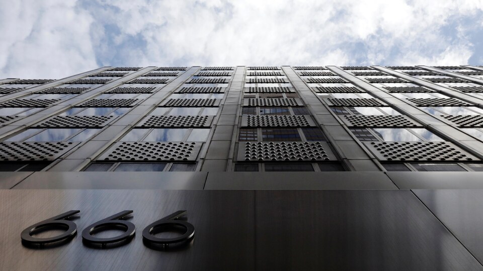 La tour de 41 étages située au 666 Fifth Avenue, à New York, a achetée par Kushner Companies en 2007.