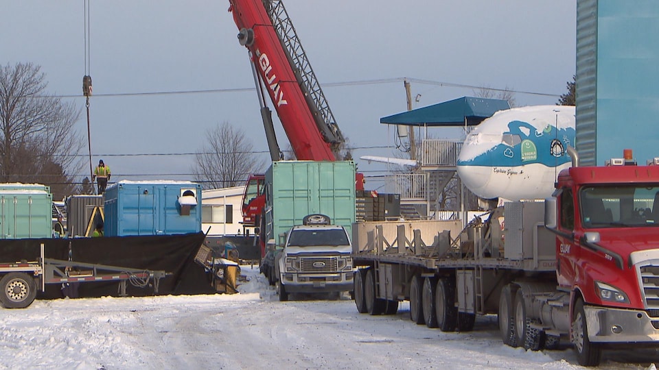 Trucks and cranes at the 737 site in Quebec, in the winter.