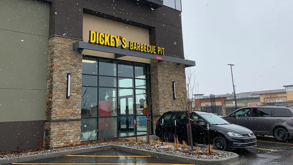 Qu’estce qui incite les chaînes américaines à s’établir d’abord à