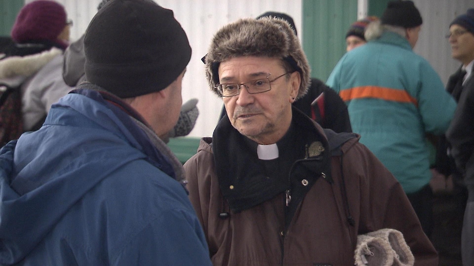 L'abbé Claude Paradis, un prêtre qui a connu l'itinérance