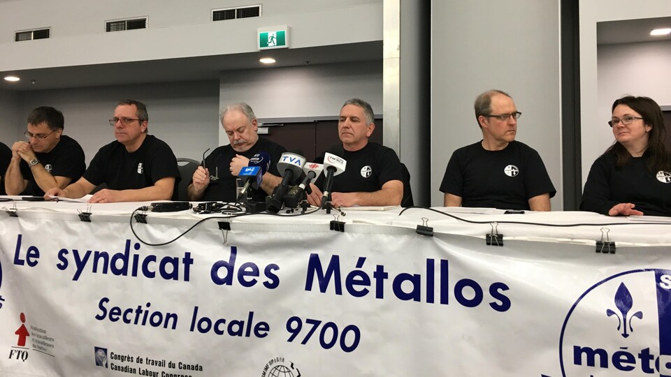 Des représentants du syndicat des Métallos, section locale 9700.