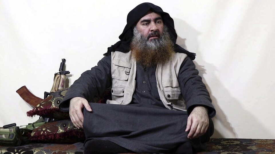 Image de Abou Bakr Al-Baghdadi tirée de la vidéo diffusée sur un site lié à l'État islamique.