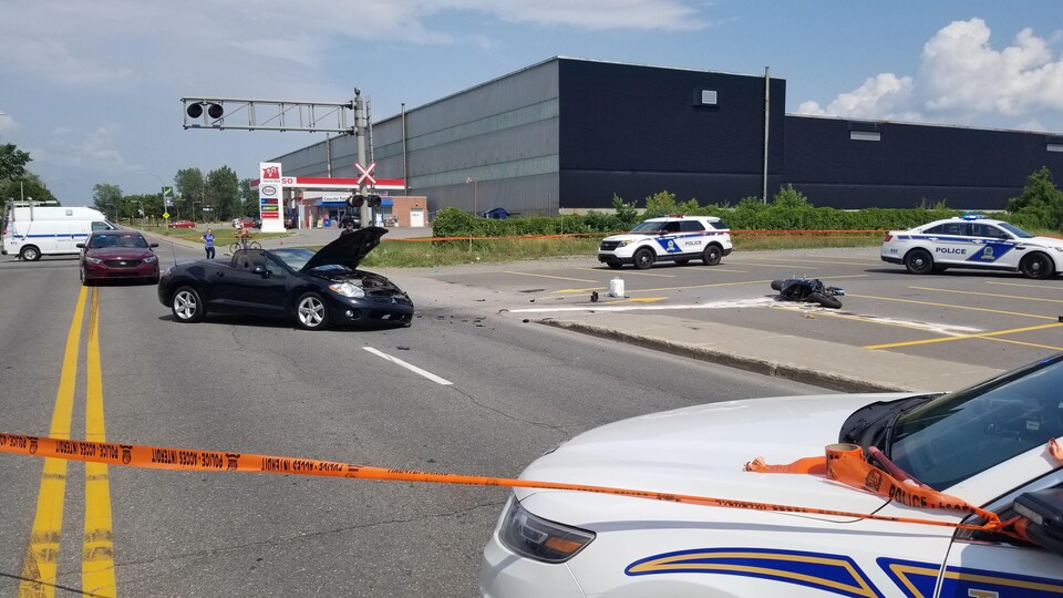 Un accident impliquant une voiture et une motocyclette est survenu sur le boulevard Saint-Maurice. 