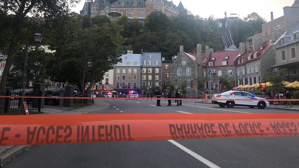 La circulation est entravée sur le boulevard Champlain.