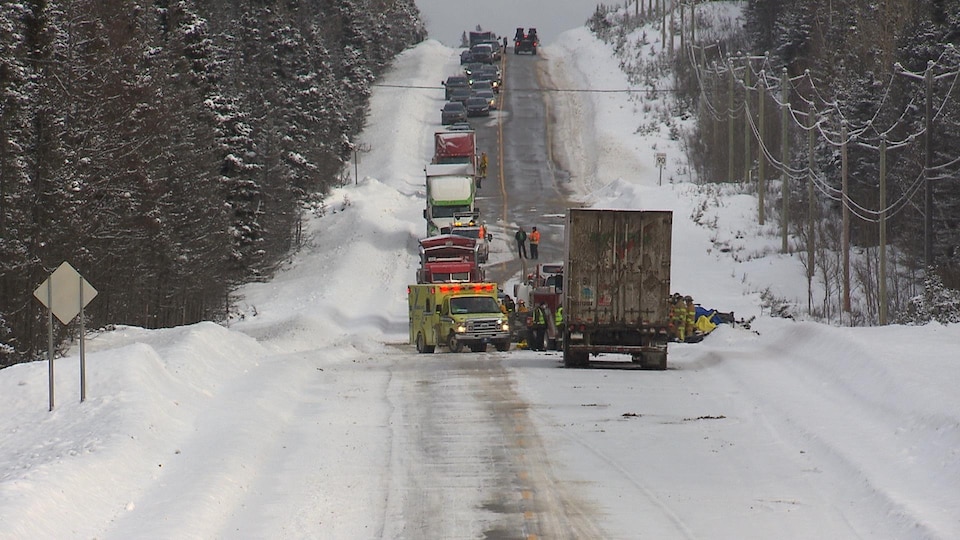 La Sûreté du Québec signale que l’accident entre une voiture et une camionnette est survenu peu avant 9h20 lundi matin.