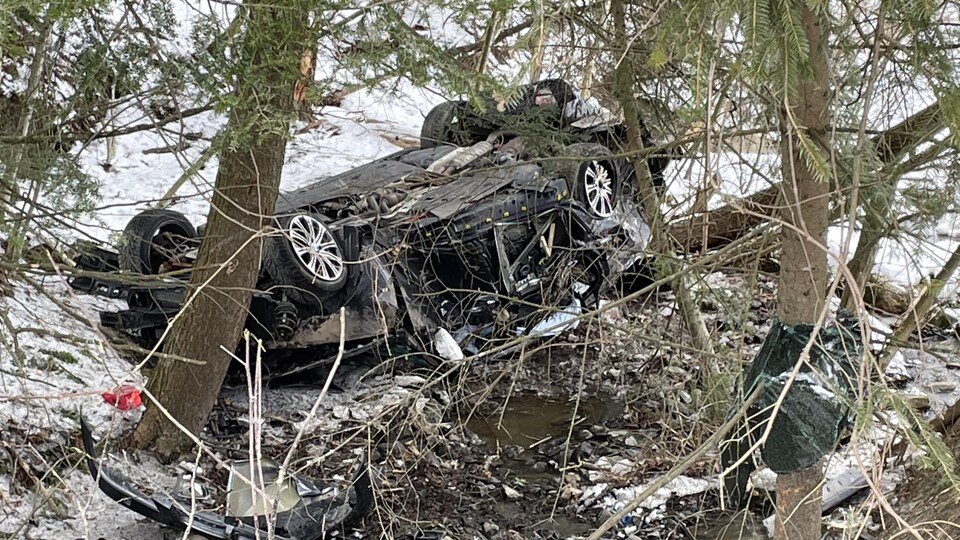 Une voiture accidentée à Cookshire-Eaton.