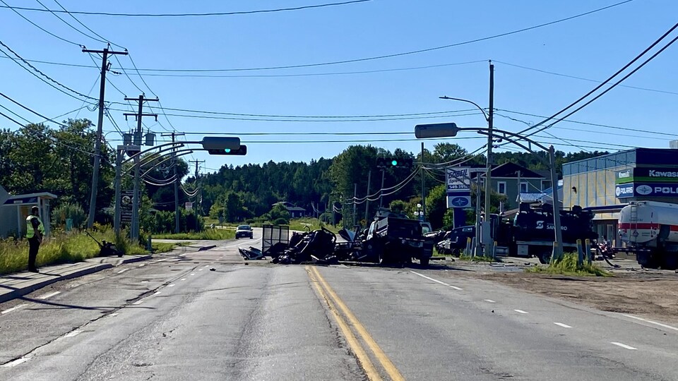 La scène de l'accident vue de loin.