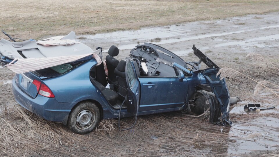 Une conductrice blessée dans un violent faceàface avec un camion