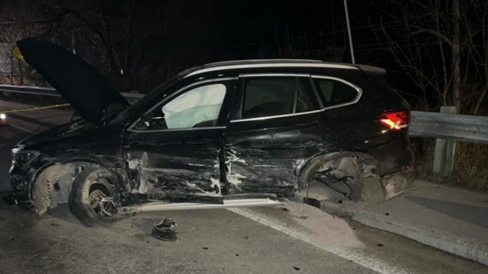 Une voiture accidentée.