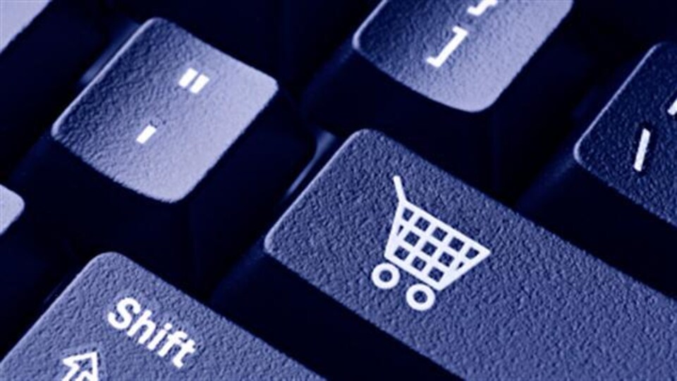 De plus en plus de consommateurs se tournent vers les sites de vente en ligne.