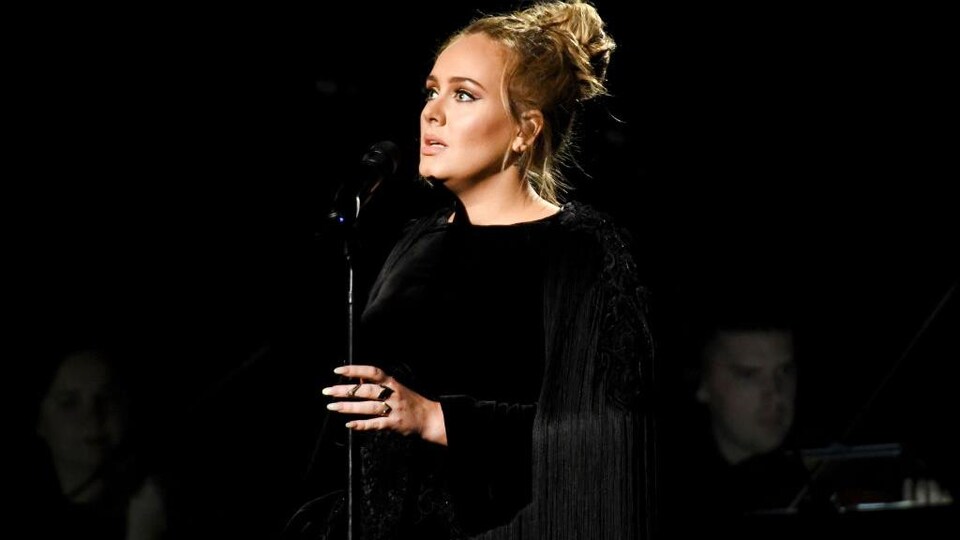 Le Cœur Ecorche Adele Lance 30 Radio Canada Ca