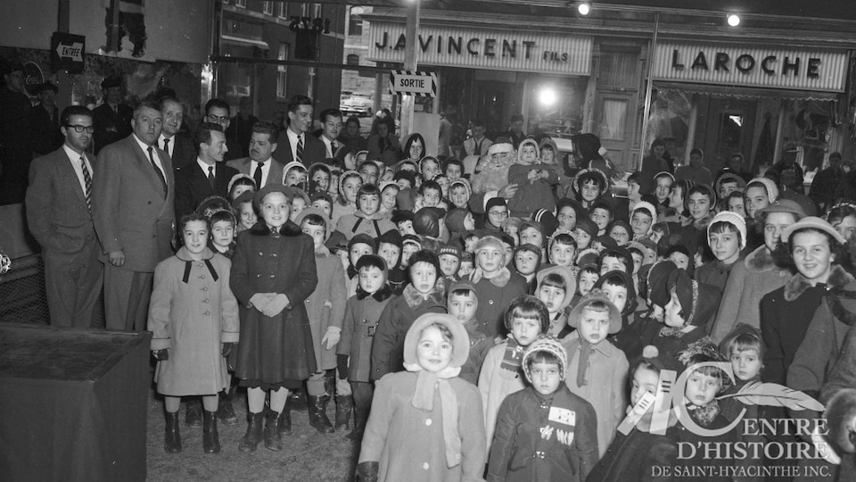 Les orphelins de l'Hôtel-Dieu de Saint-Hyacinthe lors d'une sortie en 1956