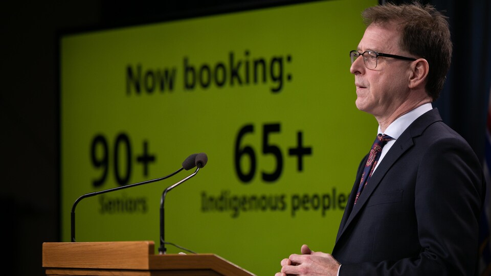 Adrian Dix en conférence de presse.