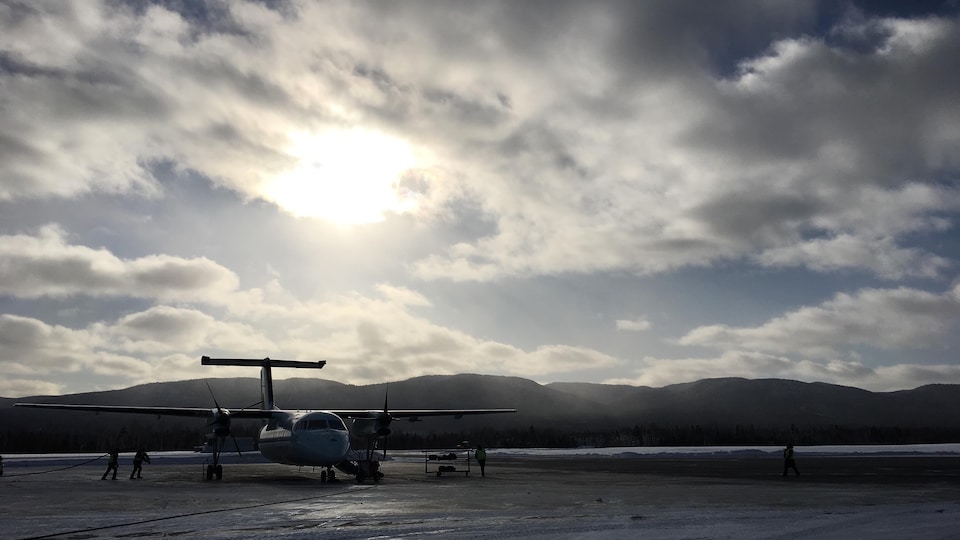 Un avion sur le tarmac