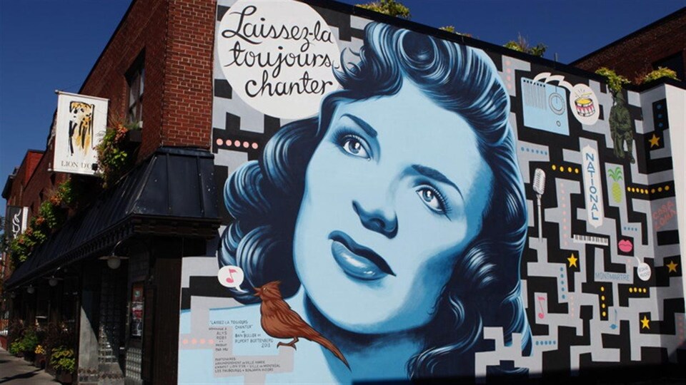 « Laissez-la toujours chanter », murale en hommage à Alys Robi produite par MU et réalisée par Dan Buller et Rupert Bottenberg pour la collection Les bâtisseurs culturels montréalais, Cabaret Lion d'or, 2013.