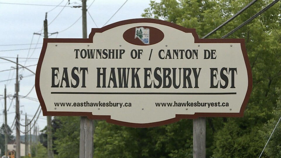 Affiche de bienvenue du Canton de Hawkesbury Est. 