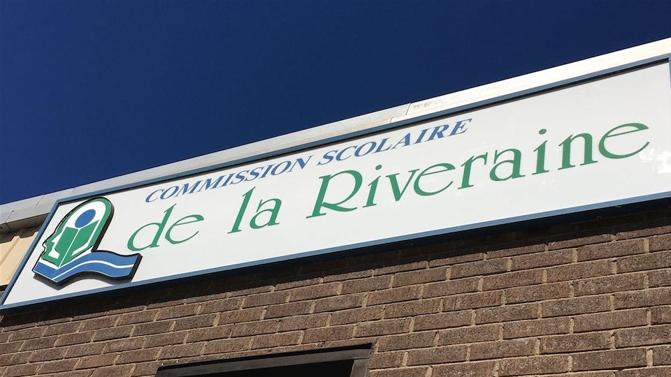 Affiche de la Commission scolaire de la Riveraine